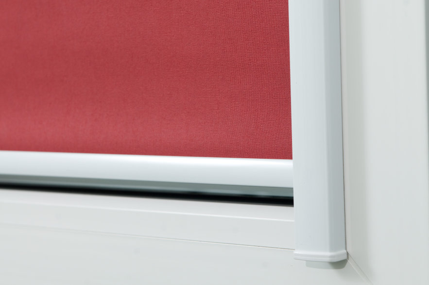 Cassette blinds with u-shaped side guides