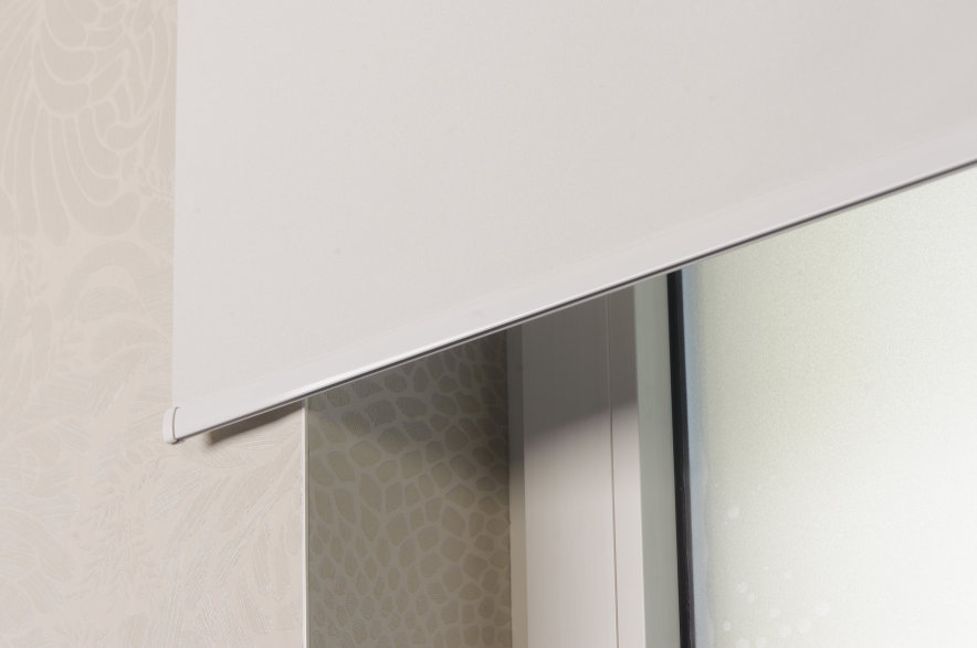 Blinds without cassette free-hanging