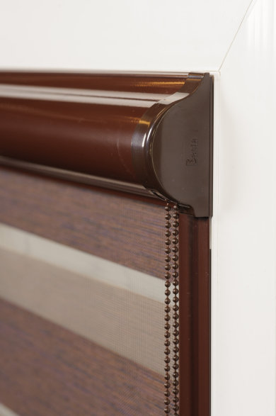 Day and night blinds cassette blinds with side guides