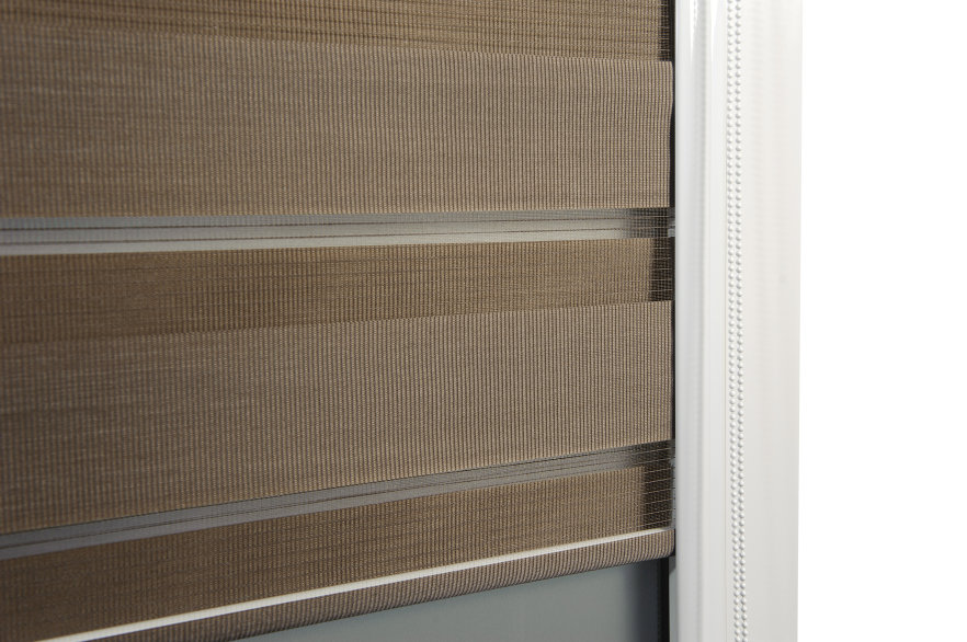 Day and night blinds cassette blinds with side guides