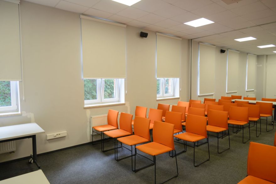 Cassette blinds with wall mounted side guides - Luisa