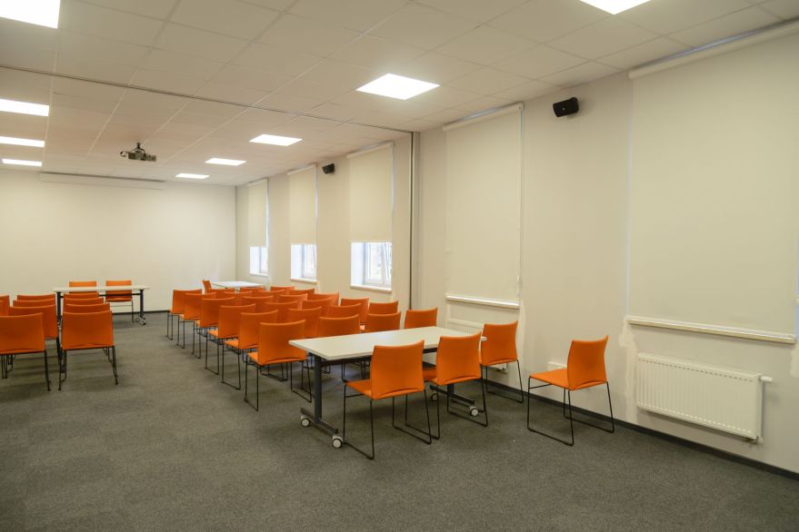 Cassette blinds with wall mounted side guides - Luisa