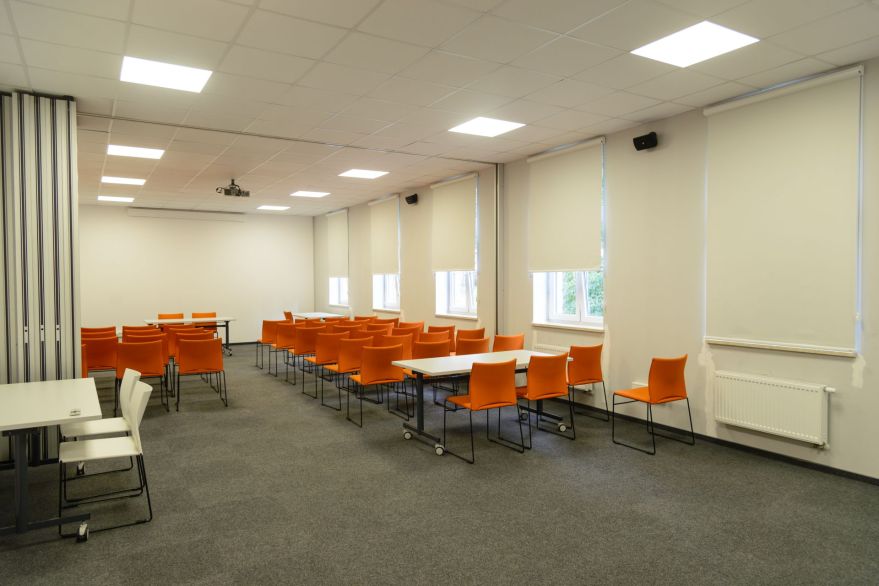 Cassette blinds with wall mounted side guides - Luisa